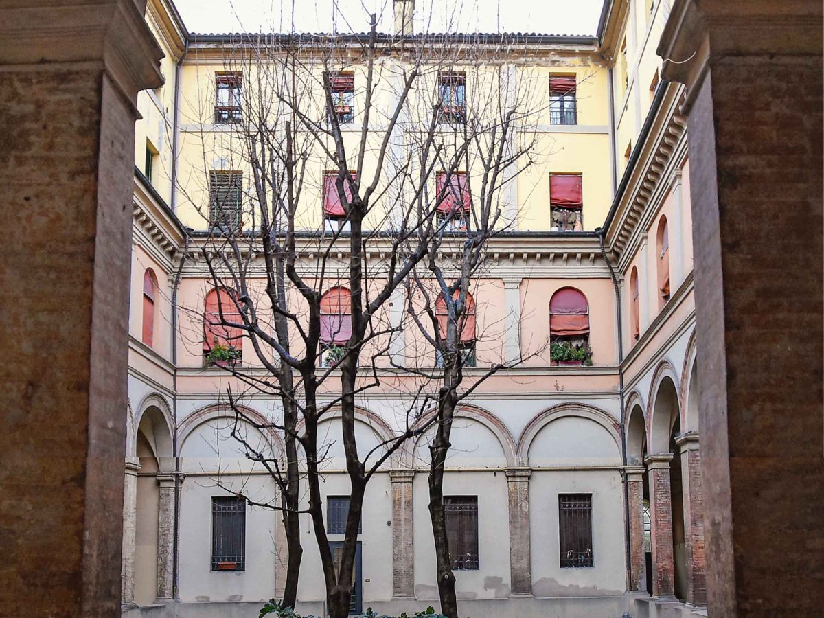 l’antico ospizio dei frati Crociferi in via&nbsp;Mazzini.